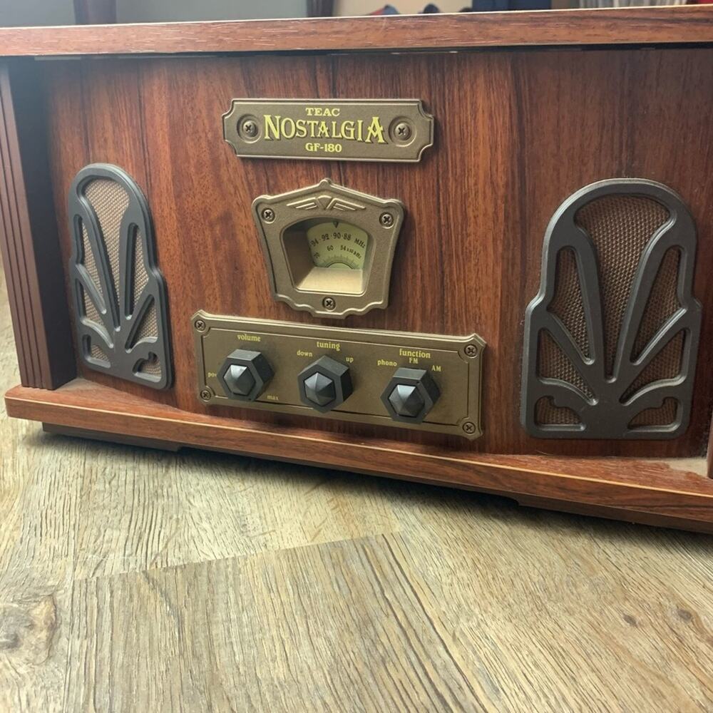 Teac Nostalgia GF-180 AM/FM Stereo Music System 3 speed Record Player Turntable